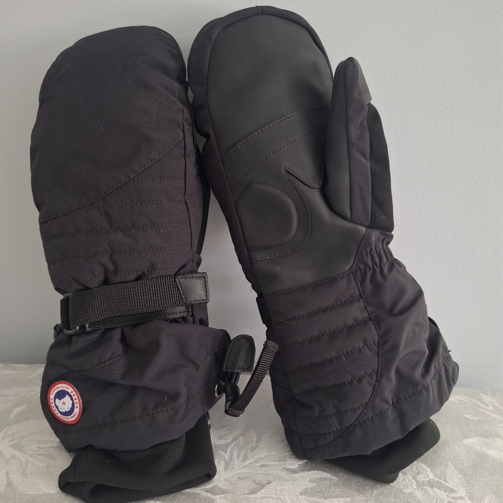 Canada Goose Black Quilted Insulated Mittens
